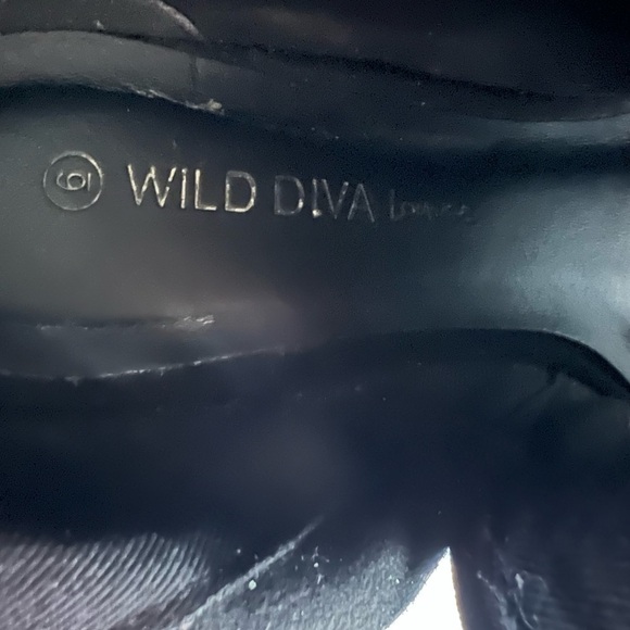 Wild Diva, Embroidered Floral Rose, Chunky Block Black Boots. Size: 6 - Picture 7 of 15